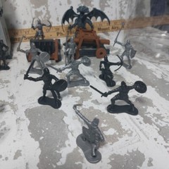 29Pcs Castle Base Set Pretend W/ Soldiers Drangons Accessories for Kids Boys