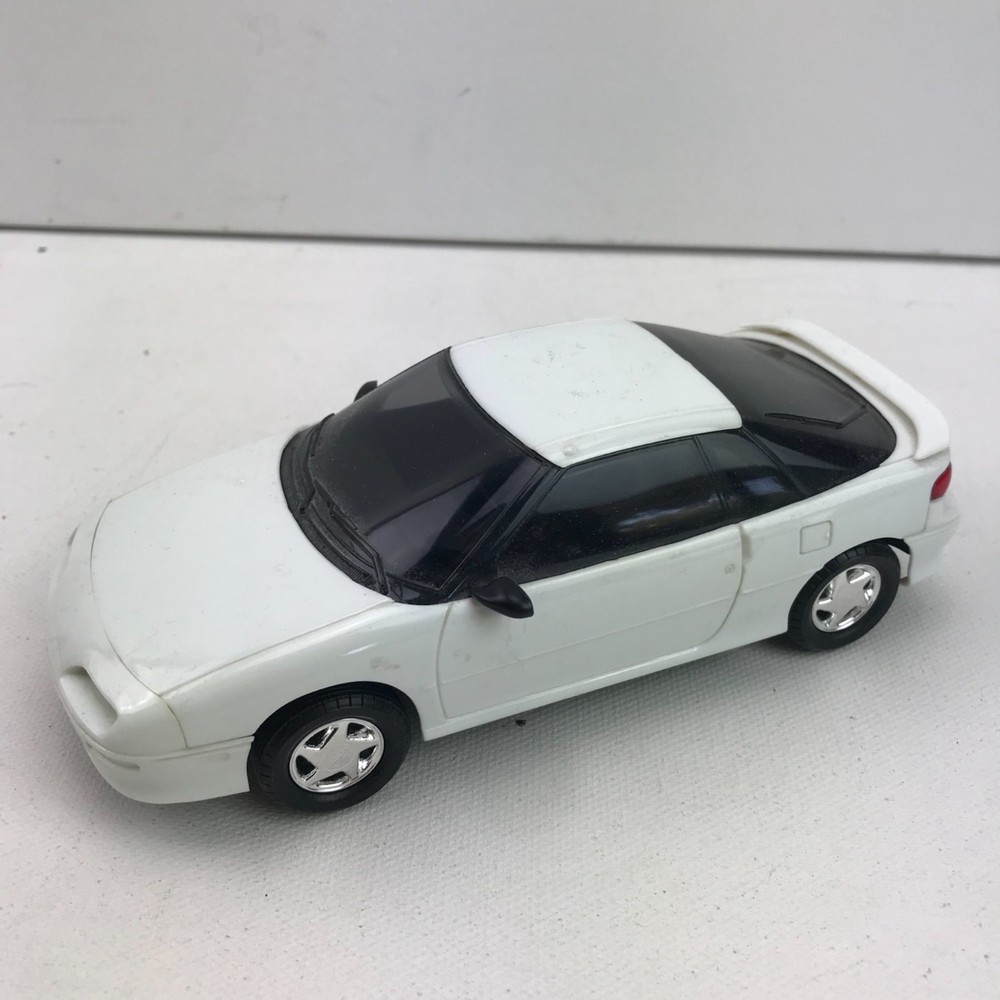 AMT ERTL 1992 Geo Storm GSI #6127 White Compact Model Car 1:25 Scale With Box