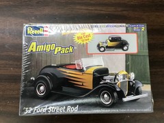 Revell Amigo Pack ’32 Ford Street Rod 1:24 Model Kit w 1:64 Die Cast NEW 2001
