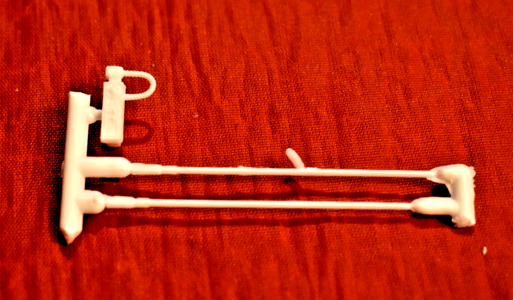 AMT Semi Truck CB Radio and Antennas 1/25
