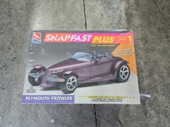 🔥1994 AMT/ERTL Models Kit #8284 SNAPFAST Plus Plymouth Prowler – 1:25 Scale
