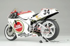 PLATZ/BEEMAX 1/12 SUZUKI RGV-GAMMA (XR79) 1993 WGP500 CHAMPION Model Kit BX13001