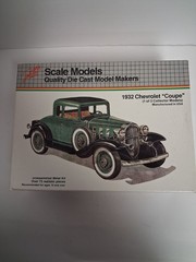 JLE Scale Models 1:20 Scale 1932 Chevrolet Coupe Diecast Model Kit 4001