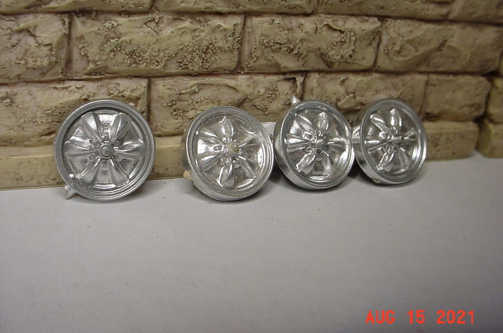 Vintage Custom Domed 6 Spoke Hubcaps set of 4 1/25 Part jy1212