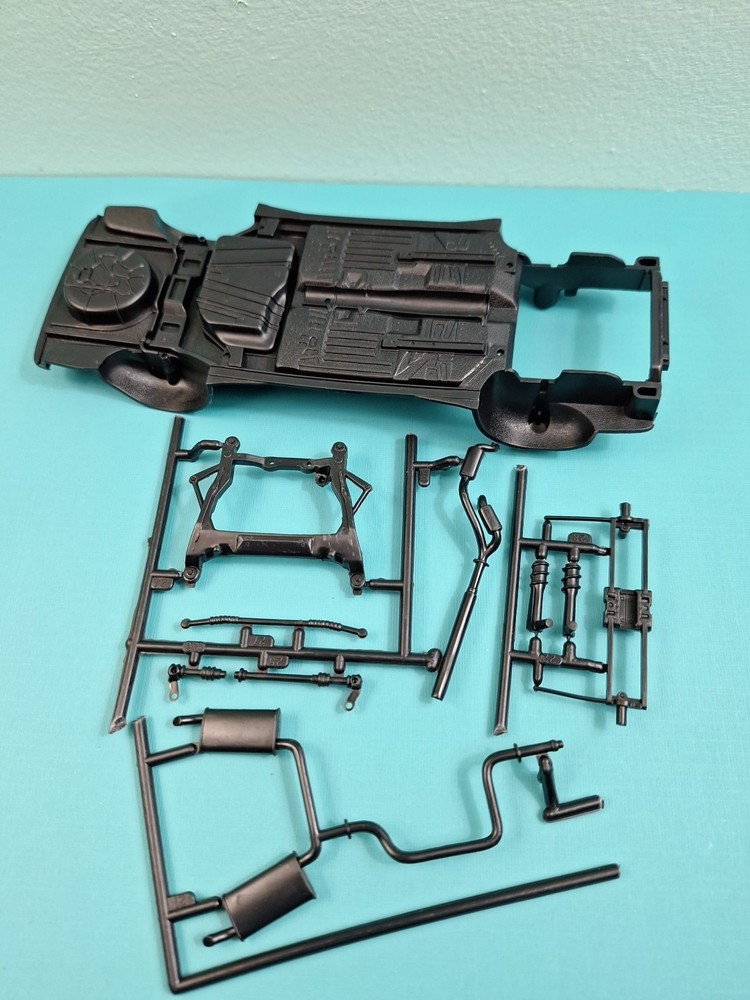 Revell AMT Ertl Monogram MPC 1/25 Model Part Ford Taurus Chassis Floorpan Frame