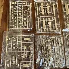 Meng Model SS-010 1/35 D9R Armored Bulldozer w/Slat Armor Model Kit