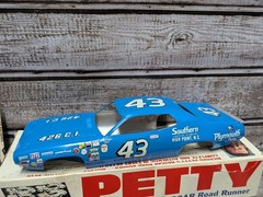 MPC Nascar Series Petty Plymouth Road Runner Model Kit Parts 1/25 Scale