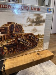 Trumpeter 1/35 France 39(H) Tank #00352 Factory Sealed