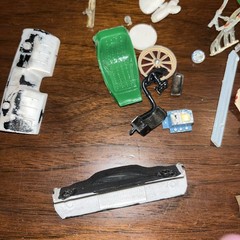 Vintage Lot Of Plastic Model Car Parts And Pieces (Lot Jy492)