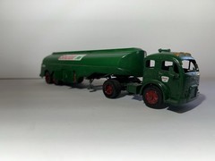 Atlantis White-Fruehauf Gasoline Truck – Sinclair Dino 1:48 Scale (Built Model)