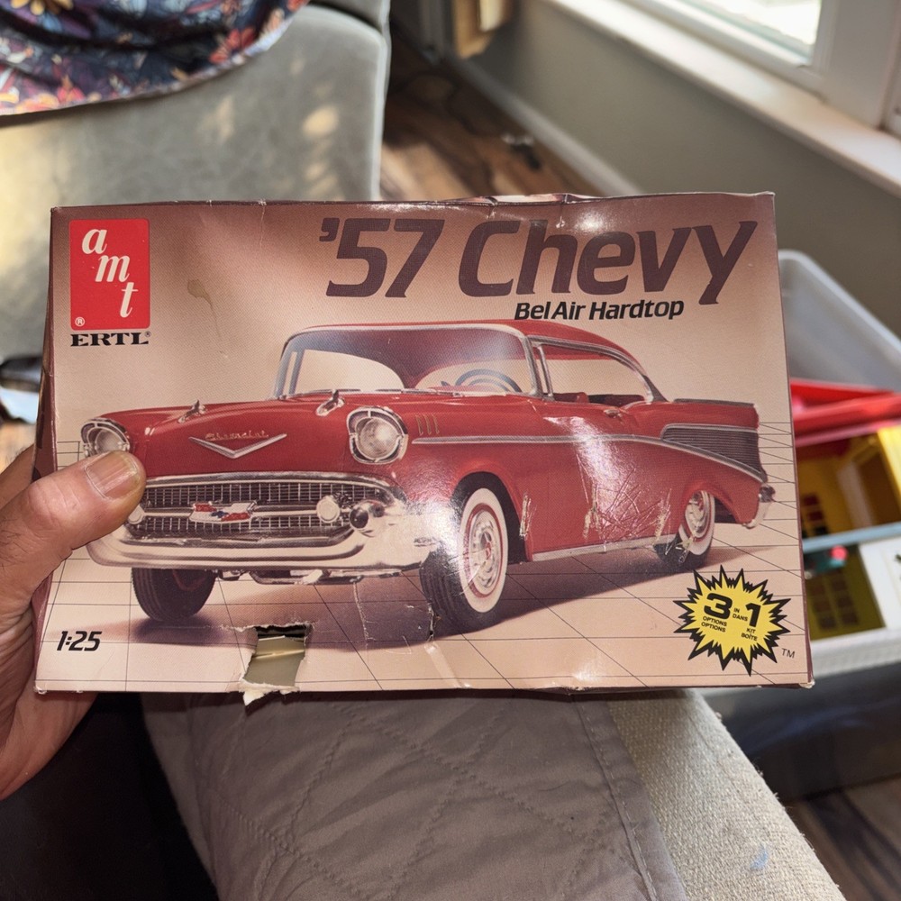 AMT ERTL Vintage ’57 CHEVY BEL AIR HARDTOP 1:25 Scale Model Kit. AMT# 6563 #718