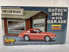 Datsun 280Z with Garage Lindberg SnapFit 1:32 Model Kit # 390