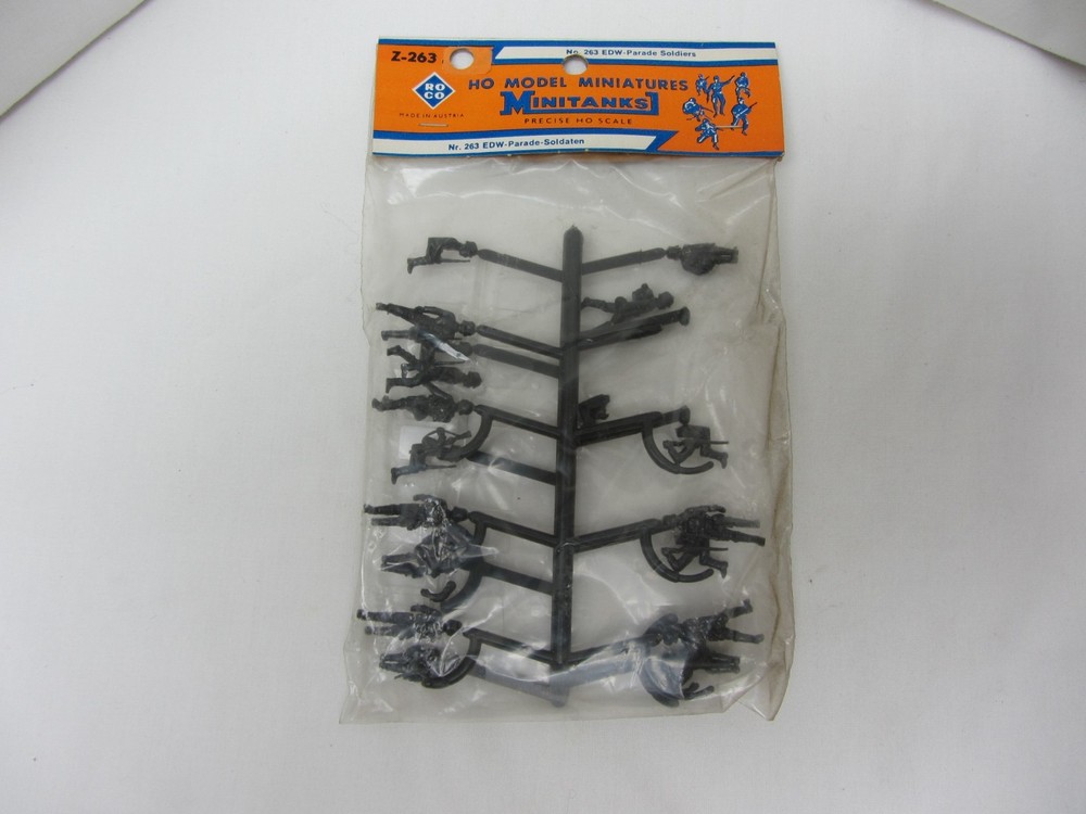 ROCO MINITANKS DBGM #263 German Army World War II Parade Soldiers 1/87 Scale