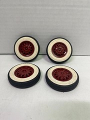 1/12 AMT 370700 1937 CORD SUPERCHARGE 812 CONVERTIBLE MAROON PARTIALLY BUILT KIT