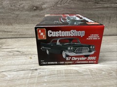 AMT CustomShop ‘57 Chrysler 300C Fully Decorated 1/25 Model Kit #30247 MIB 2000