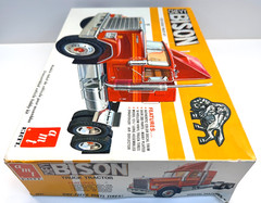AMT 1:25 Scale Chevrolet Bison Semi Truck Sealed Inside Model Kit
