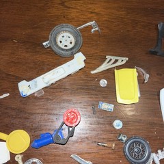 Vintage Lot Of Plastic Model Car Parts And Pieces (Lot Jy492)