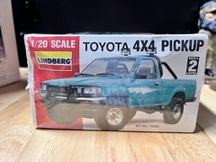 1992 Lindberg Toyota 4X4 Pickup Truck Vintage Model Kit #72506 COMPLETE