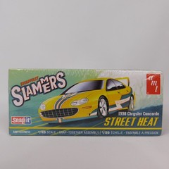 AMT 1:25 Snapfast 1998 Chrysler Concorde “Street Heat” Slammers – New Sealed