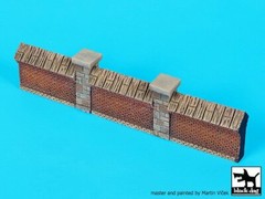 Black Dog 1/72 Brick Wall with Pillars Section Vignette / Diorama (160mm) D72060