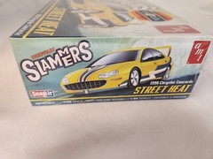 1:25 Snapfast 1998 Chrysler Concorde “Street Heat” Slammers AMT No. AMT1227M/12