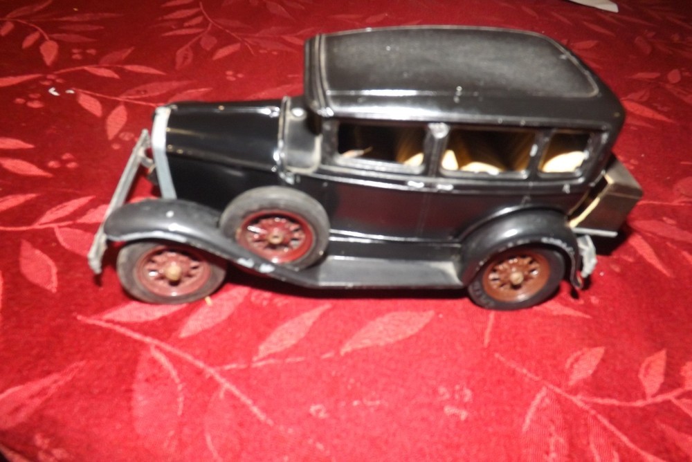 HUBLEY FORD 4 DOOR SEDAN METAL MODEL KIT HOT ROD PARTS REPAIR 1:20 JUNKYARD BLK
