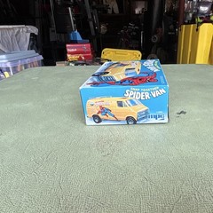 MPC Spider-Man Spider-Van Snap-Together Yellow 1:32 Model Kit 1-3205