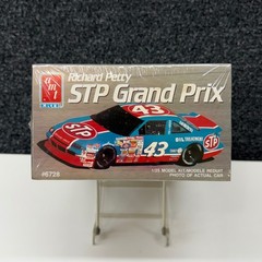 AMT ERTL Richard Petty STP Grand Prix 1/25 Model Kit NASCAR 43 Pontiac 6728 NEW