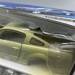 Maisto Assembly Line 2006 Ford Mustang GT Coupe 1:24 Die Cast Model Kit Lime Grn