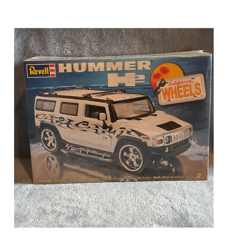 Revell Hummer H2 1:25 White Gray California Wheels Plastic Model Kit 85-2867