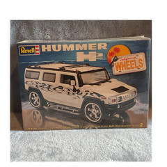 Revell Hummer H2 1:25 White Gray California Wheels Plastic Model Kit 85-2867