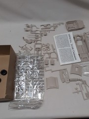 AMT #6896 1/25 1970 1/2 Chevrolet Camaro Z-28 Open Box