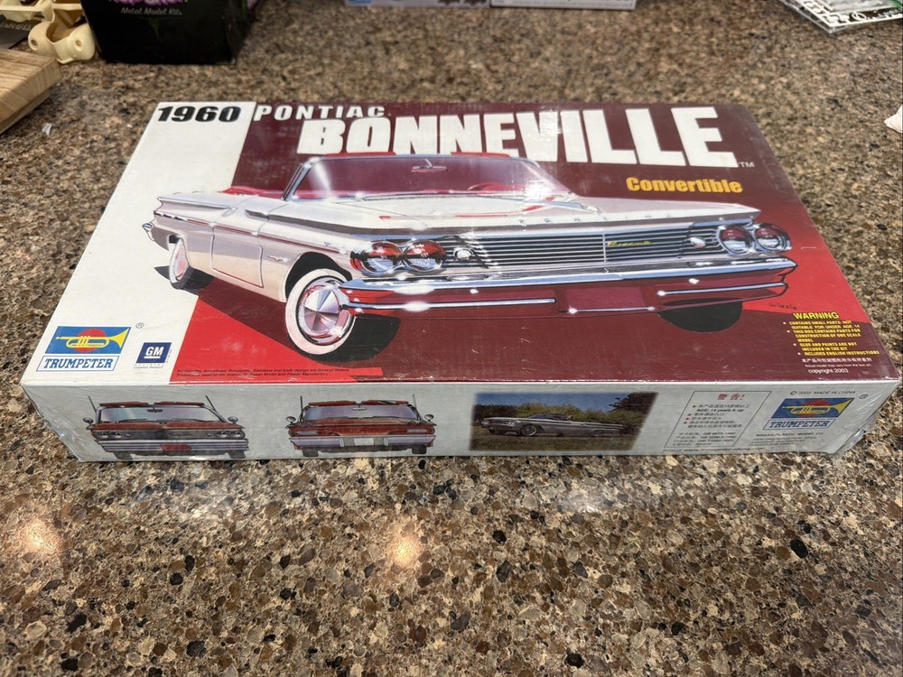 TRUMPETER 1960 PONTIAC BONNEVILLE CONVERT FACTORY SEALED KIT!! CIRCA 2003! VMCP!