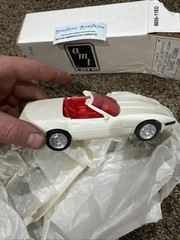 AMT ERTL America Corvette Convertible White / Red Interior
