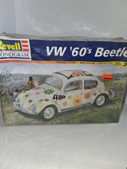 1998 REVELL 1.25 Scale Model 60s Flower Power VW Beetle Unassembled