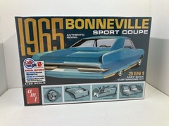 AMT 1965 Bonneville Sport Coupe – 1/25 Scale Model Kit – AMT – 1260