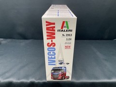 1/24 Iveco S way Platz Italeri assembly type Collectables 17+