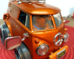 REVELL 1/25 DEAL’S WHEELS HIPPY VAN BUILT ART STUDIO DISPLAY MODEL & BONUS WOW!