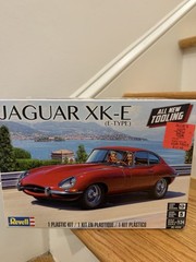 REVELL 85-4509 JAGUAR XK-E MODEL KIT-NIB-1:24 SCALE