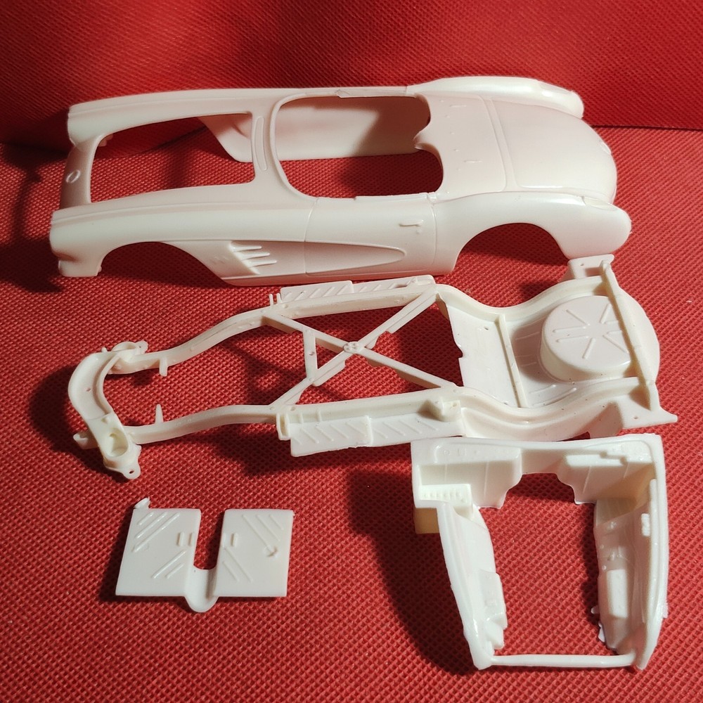 Body Shell & Frame 1960 Chevy Corvette 1:25 Scale Model Car Part MPC