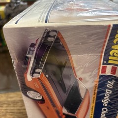 Revell 1970 Dodge Challenger T/A 2 ‘n 1 1/24 Scale Plastic Model Car Kit 85-2596