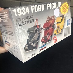 Lindberg 1934 Ford Pickup Build 3 Ways 1:25 Model Kit #72157 NEW SEALED Box Bent