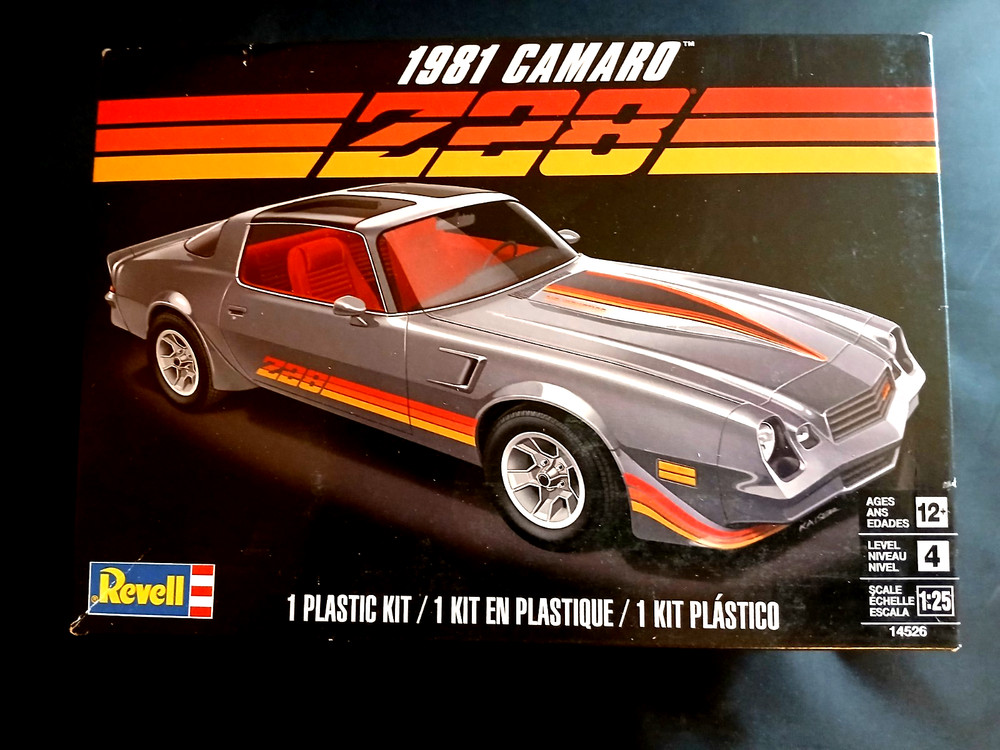 Model Kit 1981 Chevrolet Camaro Z/28 Revell 1:25 Skill Level 4