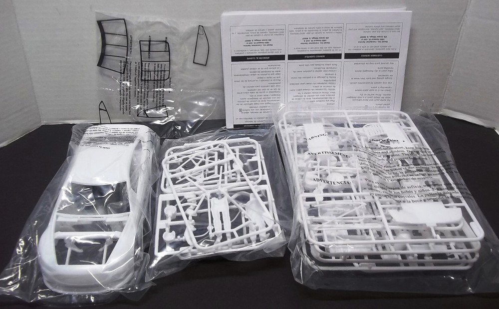 DONOR 2016-2018 NASCAR FORD FUSION STOCK CAR MODEL KIT- WHITE – REVELL – 1/24
