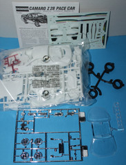 1993 CHEVY CAMARO Z-28 Indy Pace Car 1:25scale model kit MONOGRAM #2964 vintage