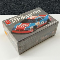 AMT ERTL Richard Petty STP Grand Prix 1/25 Model Kit NASCAR 43 Pontiac 6728 NEW