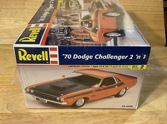 Revell ’70 Dodge Challenger 2 ‘n 1 (1999) 1:24 Model Kit #85-2596 Sealed