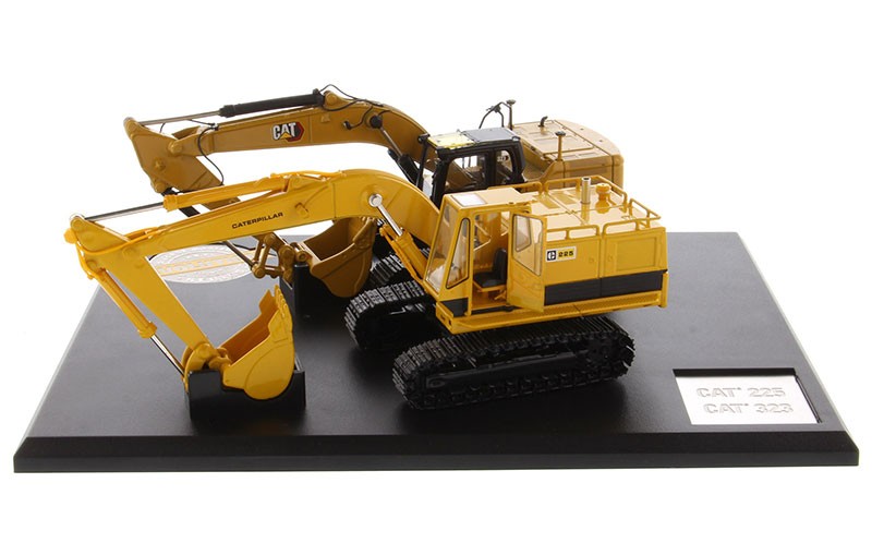 Diecast Masters 85715 1/50 Caterpillar 225 Excavator 1974-1987 Caterpillar 323