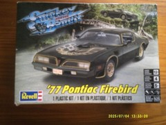 Revell Smokey And The Bandit 1977 Pontiac Firebird 1/25 Model Car Kit Trans Am