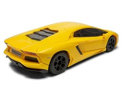 Airfix QUICK BUILD Yellow Lamborghini Aventador LP 700-4 Plastic Model Kit J6026